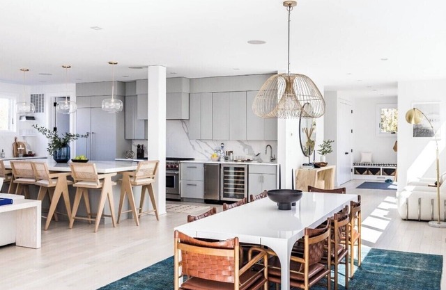 Million Dollar Beach House Lots of Natural Light Heated Pool & Spa 5500 sqft