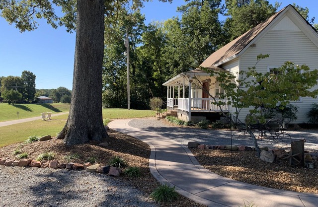 Modern Farmhouse! Clean, Private, Spacious!
