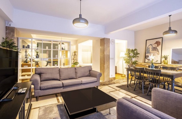 Modern Flat w Backyard 3 min to Citys Nisantasi