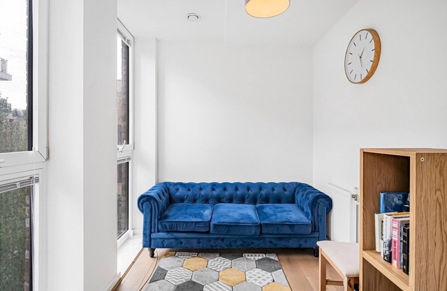 Modern Flat with Balcony, Central London | Pass The Keys