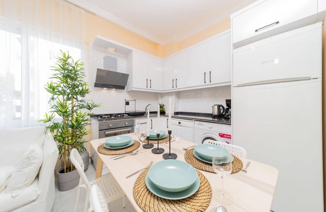 Modern Flat with Shared Pool and Balcony in Alanya