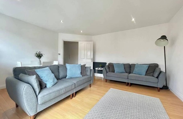 Modern, fresh & spacious apartment with parking