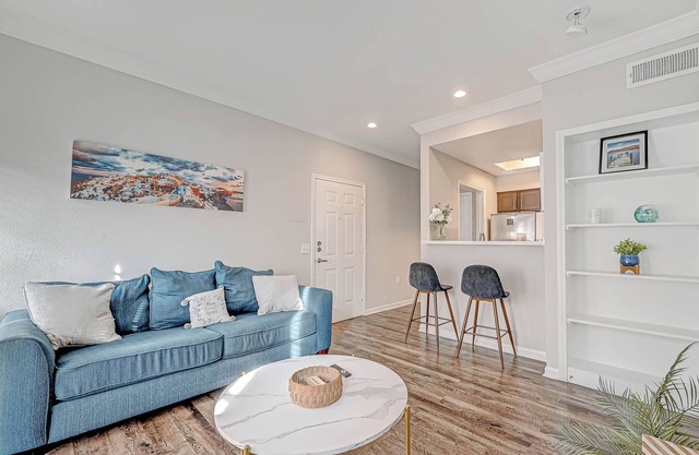 Modern Furnished Apartment in Houston with Parking and Fast Wi-Fi