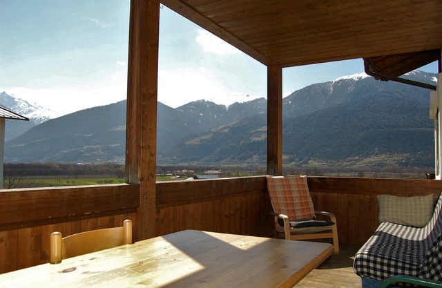 Modern eingerichtet - Parterre- Balkon - zentrumsnah - Anbindung- Bus-Zug