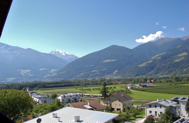 Modern eingerichtet - Parterre- Balkon - zentrumsnah - Anbindung- Bus-Zug