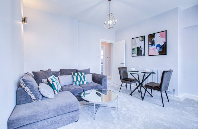 Modern Gem near Victoria Station