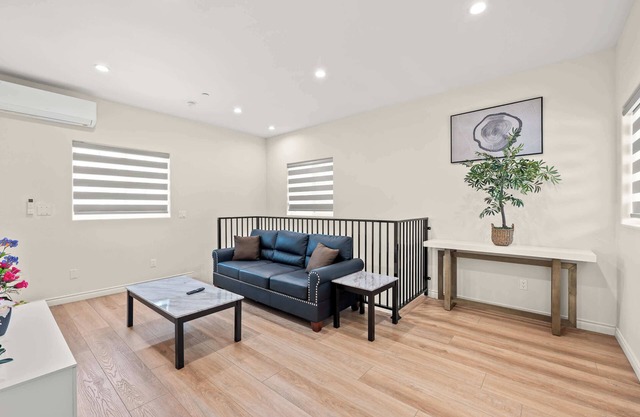 Modern Getaway Near Pasadena & DTLA