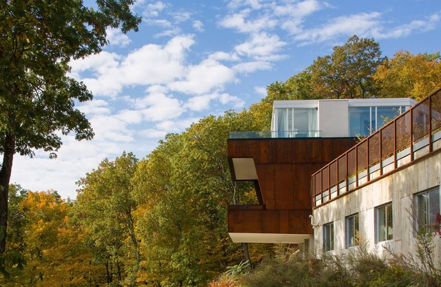 Modern glass home on a private Mountain. Wonderful for families or group retreat