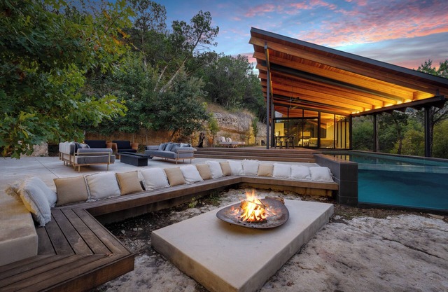 Modern Glass House Near SXSW With Pool & Fire Pit