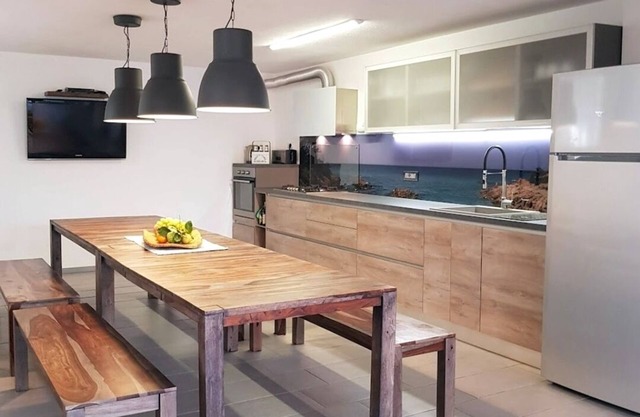 Moderne Gruppen Ferienwohnung! Pool, Garten, BBQ, !Motorradfahrer Willkommen!