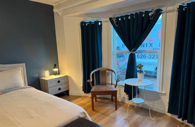 Modern Guest Suite 101 Private Entrance & Bathroom w/ full kitchen access