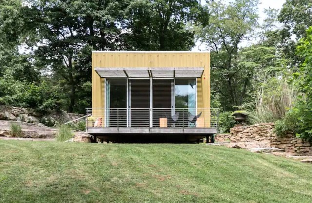 MODERN GUESTHOUSE IN PRIVATE SETTING