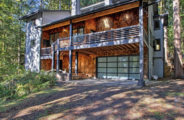 NEU! Modernes Harstine Island Hideaway mit Blick auf das Wasser
