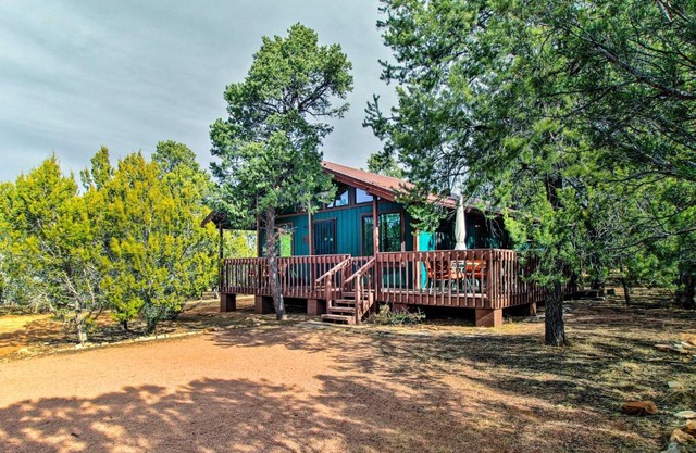 Modern Heber-Overgaard Cabin with Deck and Fire Pit