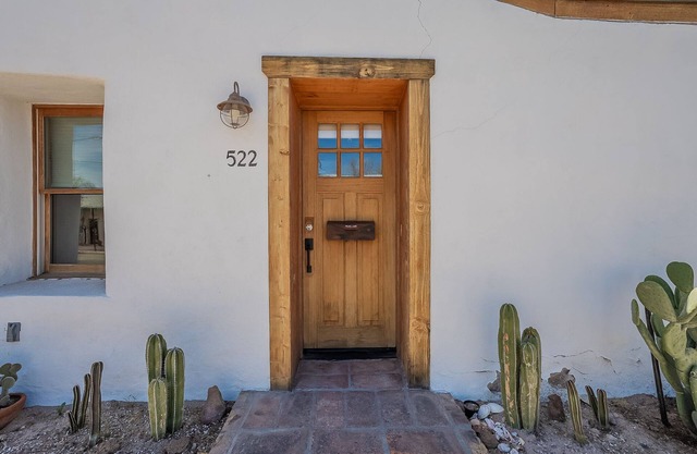 Modern Historic 1900 Adobe Bungalow in Downtown - Low Summer Rates! 🌇