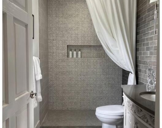 Modern historic downtown King suite 600 sq ft