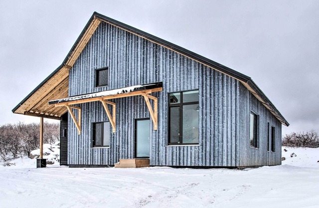 Evolve | Modern Home < 1/2 Mile to Powderhorn Mtn!