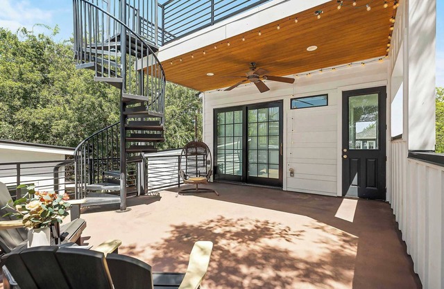 Modern Home | Balcony Views | Mins to DT ATX & UT!