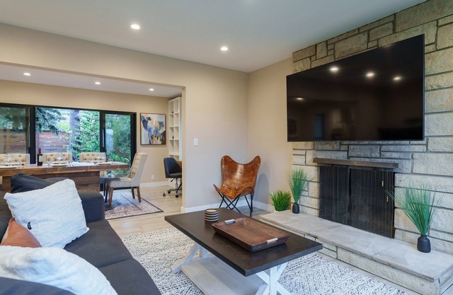 Modern Home in the Hills of La Crescenta