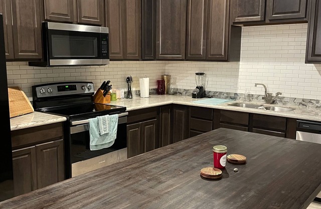Modern Home near Southern University and BTR airport!