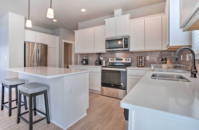 NEW! Modern Home Near River, Leavenworth & Chelan!