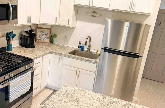Modern Home Walking Distance to Boat Launch!