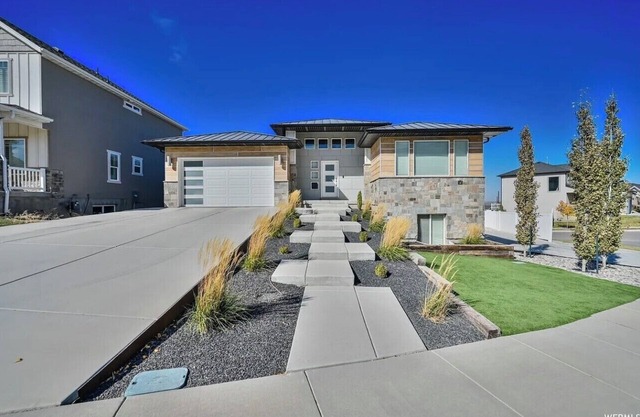 Modern Home with Beautiful Views!