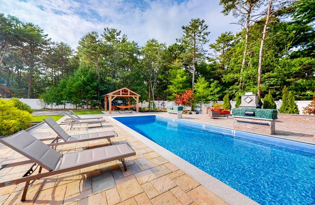 Modern home with dog-friendly yard, private pool/hot tub, pickleball & fast WiFi
