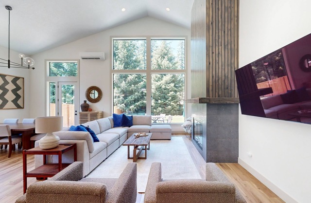 Modern home with private backyard, AC, & full kitchen - next to lake