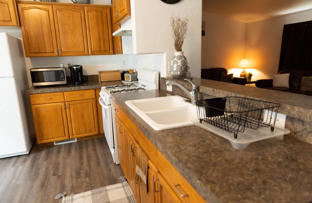 Modern home with private yard, walking distance from downtown Chama