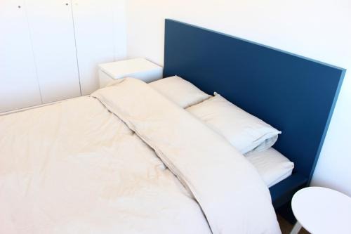 Modern Homestay with River Views, Sunrise & Friendly Cats