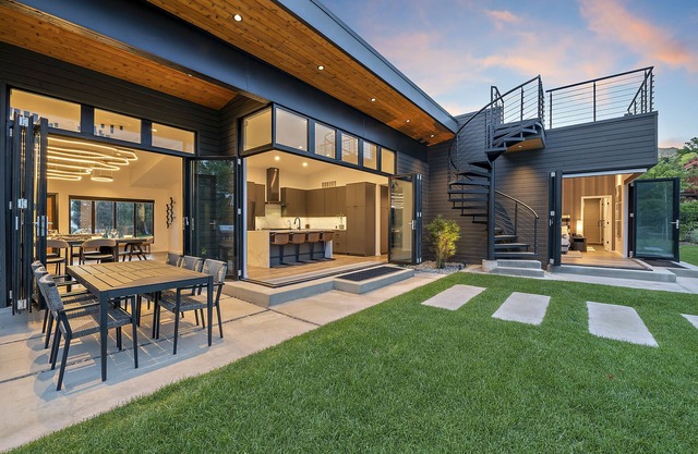 Modern House with Pool Overlooking City