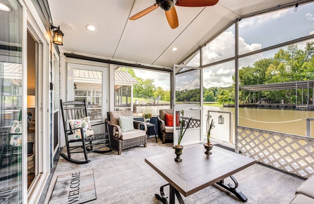 Modern Houseboat on Flint River w/Dock!