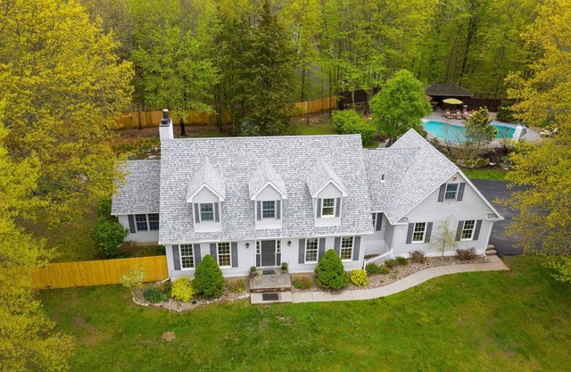 Modern Hudson Valley Oasis - 1.5hrs from NYC with heated pool, hot tub, sauna!