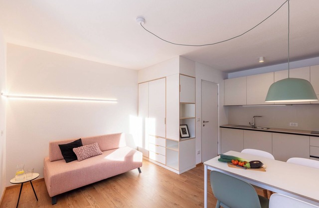 Moderne "Hus Ferienwohnung - Nr. 3" mit Balkon, Garten & WLAN