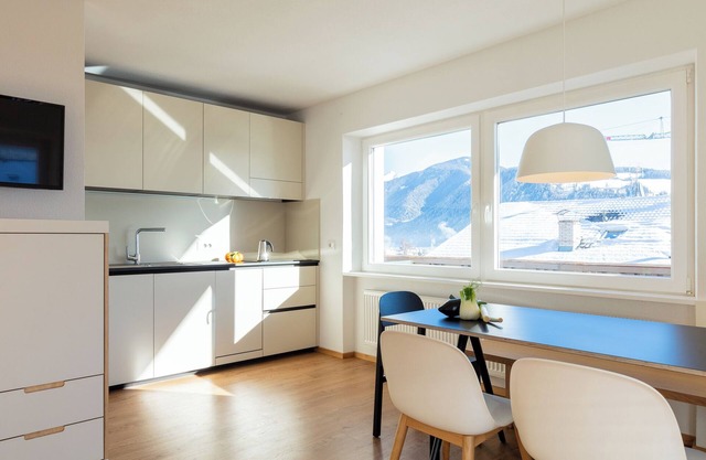 Moderne "Hus Ferienwohnung - Nr. 5" mit Balkon, Garten & WLAN