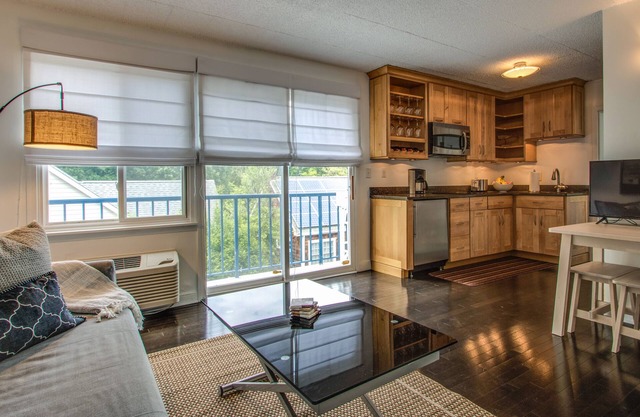 Wunderschön renovierte Wohnung mit Parkplatz in der Stadt an der Rehoboth Avenue!