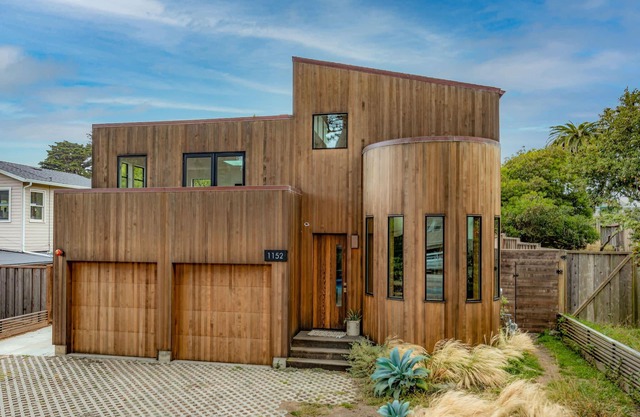 Modern indoor-outdoor living w/Hot Tub – Walk to Beaches & Mountain Trails