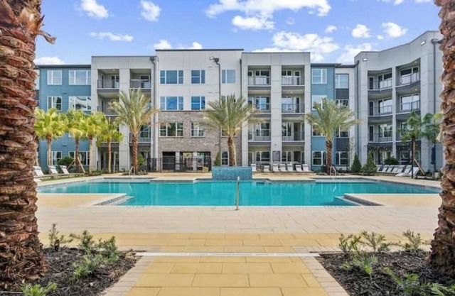 Modern King Bed Deerwood Pool Gym Downtown Jax I95