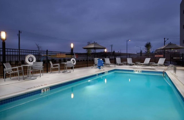Modern King Studio Near Fort Worth Stockyards and Local Attractions