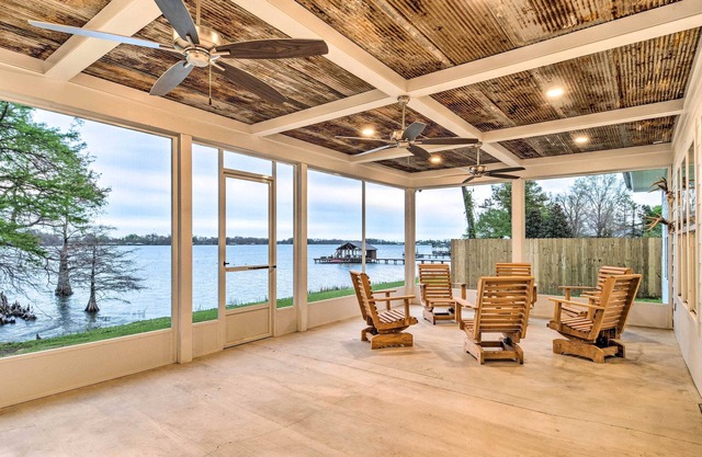 NEW! Modern Lake House on Lake Bruin w/ Grill!