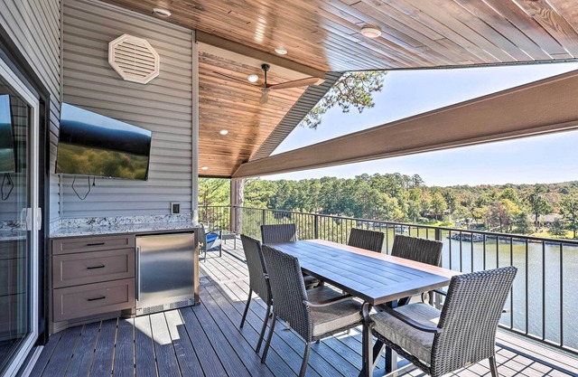 Modern Lakefront Retreat w/ Private Hot Tub!