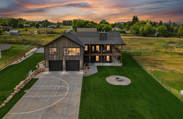 Spacious Retreat for 34-Large Kitchen, Outdoor Fun