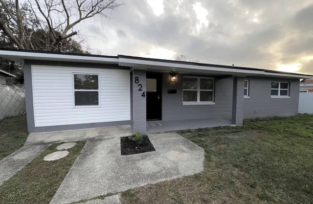Modern Lakeland Retreat Longterm