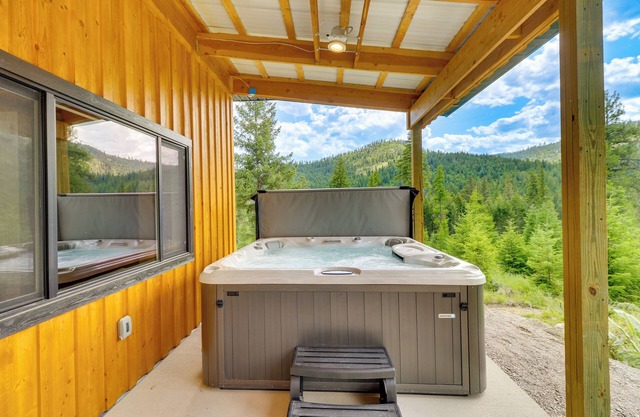 Modern Lakeside Cabin w/ Mountain Views & Hot Tub!