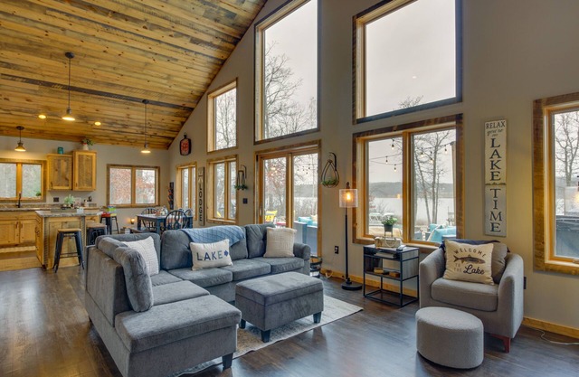 NEU! Modernes Chalet am Ufer der Krähenflügelkette