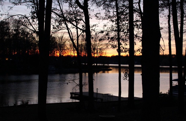 Moderne Lakeside Ferien-Flucht mit 65 "HDTV und Großunterhaltungssaal