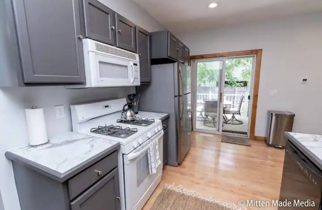 Modern Lakeside Vacation Home