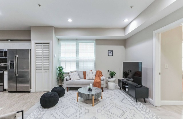 Modern large 2-bedroom apartment in Central Philadelphia!!!
