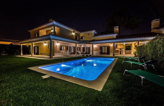 Moderne, große und schöne Villa mit Pool/Garten in Azeitão südlich von Lissabon.